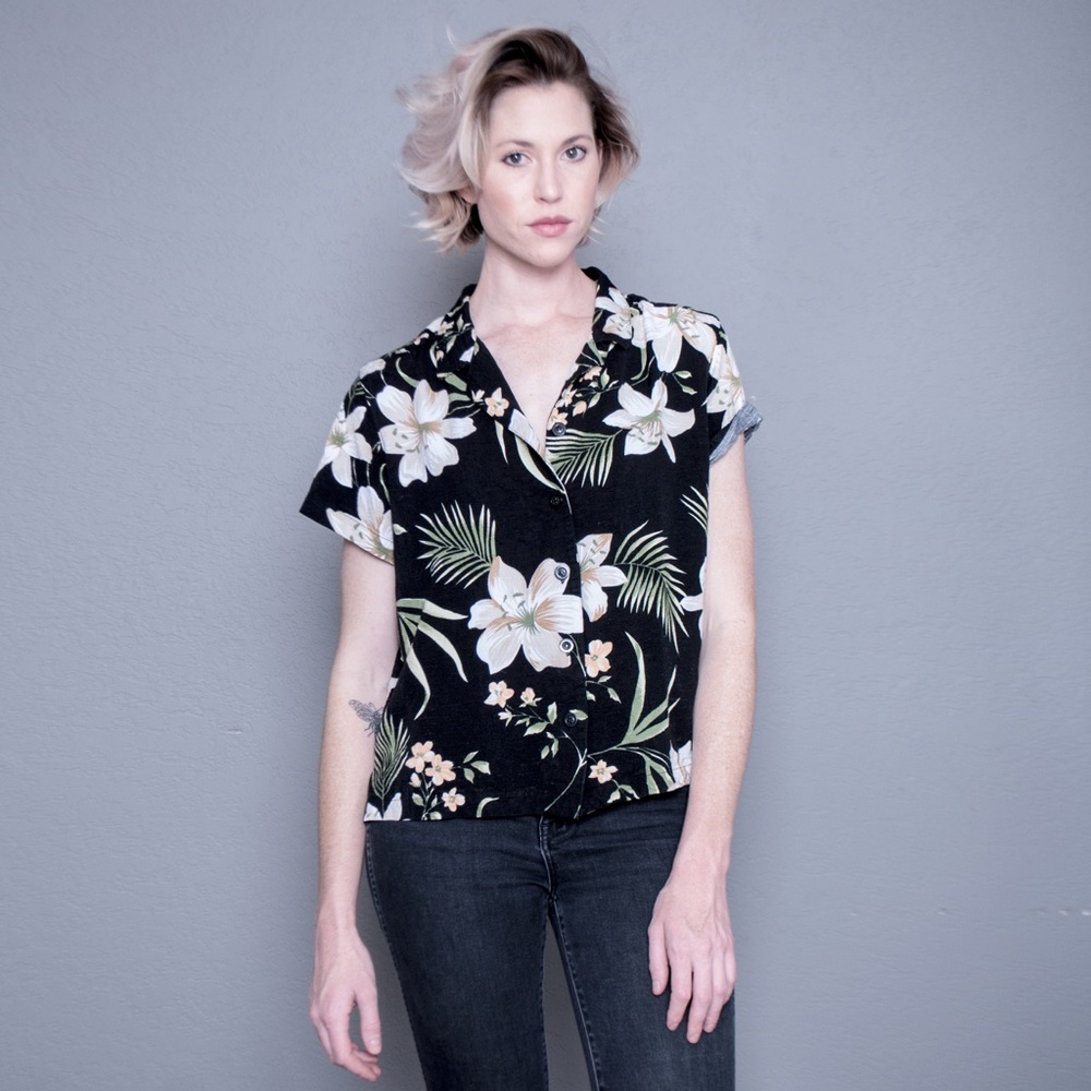 Hawaiian button down. Size